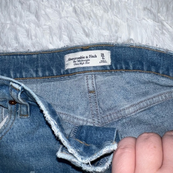 Abercrombie & Fitch The 90’s Straight Ultra High Rise size 28 / 6R Jeans - Picture 4 of 4